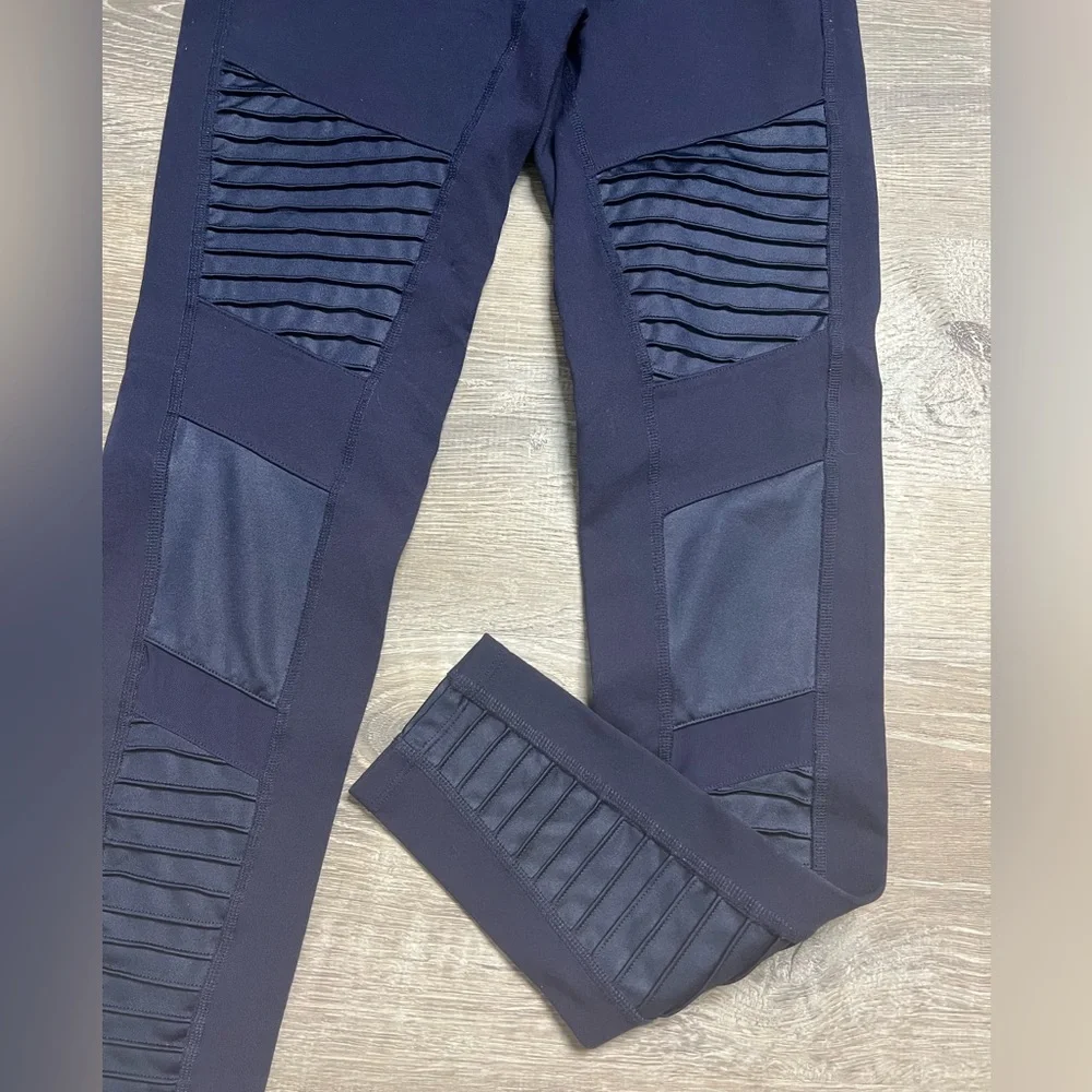 ALO Yoga alo blue